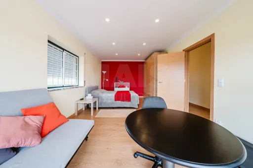 Moradia T5 com 2 Anexos em Terreno com mais de 1.400 m²