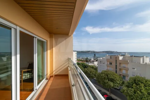 Apartamento T3 em Algés