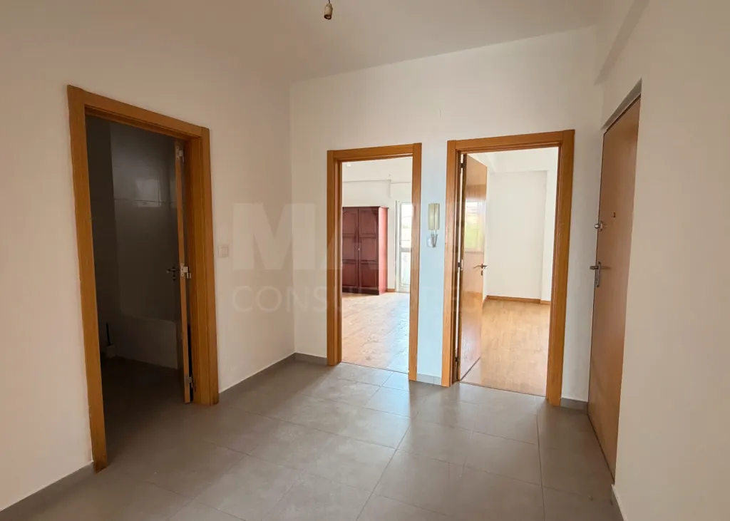 Prédio de Habitação e Comércio em Santa Iria de Azoia