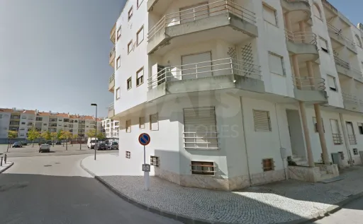 Garage in Entroncamento with 13m²
