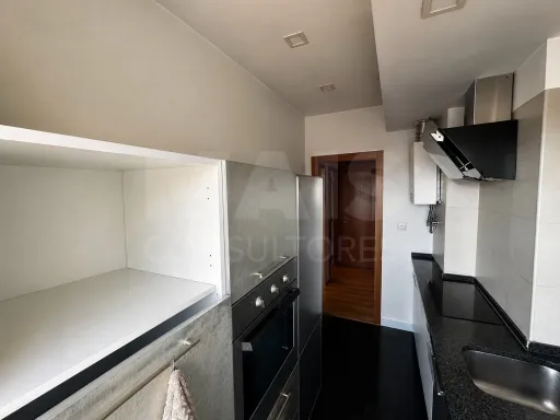 Exclusive Penthouse with Panoramic Views of the River and City in Arroios, Lisbon