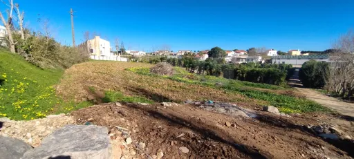Terreno Urbano para Construção | Excelente Potencial Construtivo
