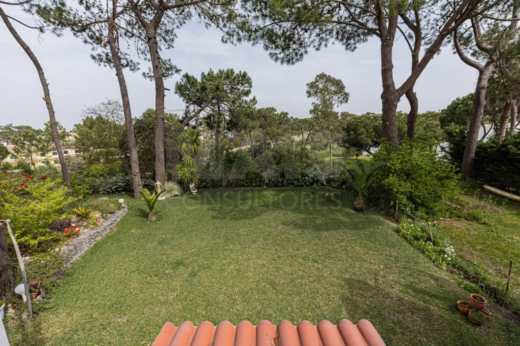 Moradia Contemporânea com terreno 700m2 em Soltroia – Próxima da Praia