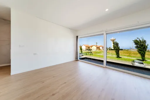 Moradia T3+2 Moderna com Vista Mar e Terraço Panorâmico