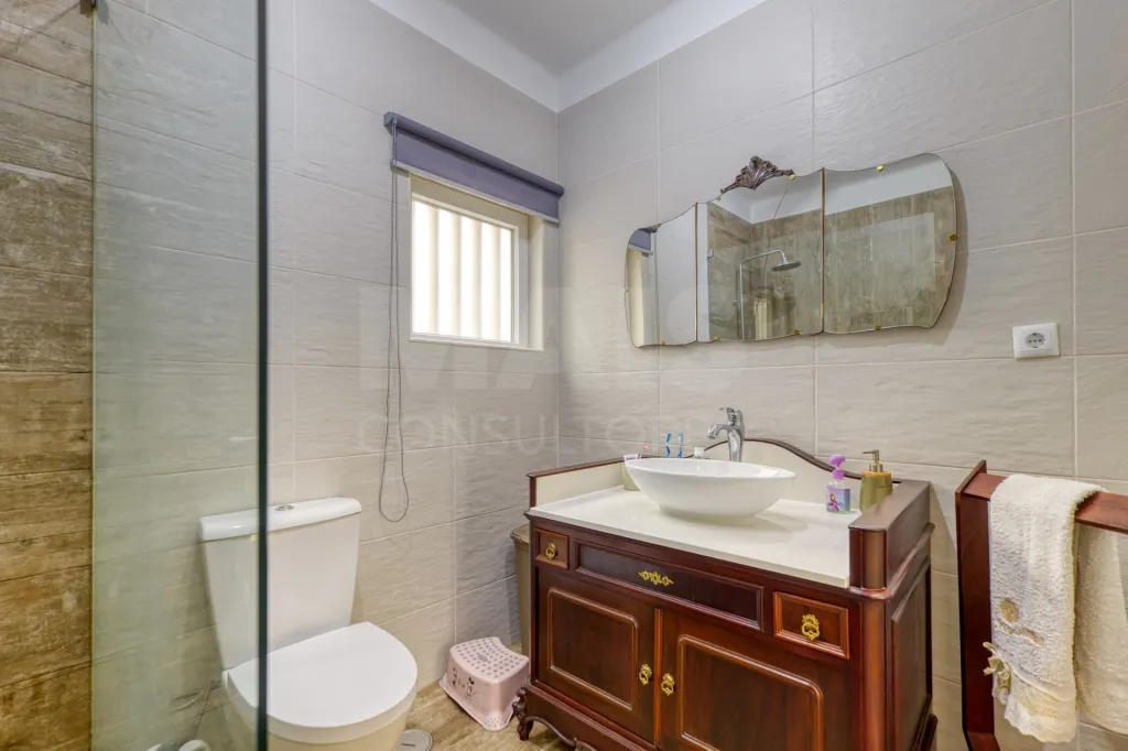 Moradia T3 Remodelada, Pronta a Habitar, com Ginásio, Anexo e Jardim