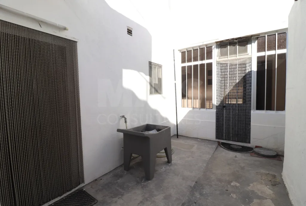 2-Bedroom Ground-Floor Apartment with Patio in Porto Alto