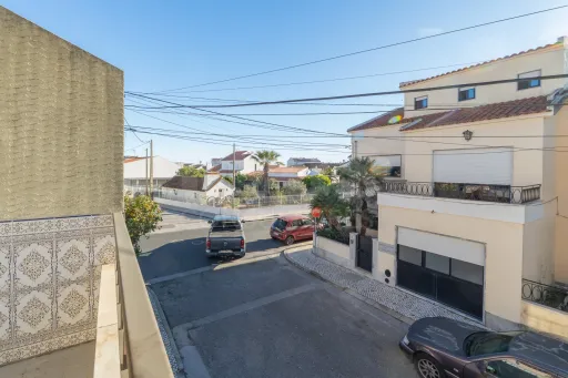 Oportunidade no Porto Alto, moradia T4+1 com 204m2 e logradouro.