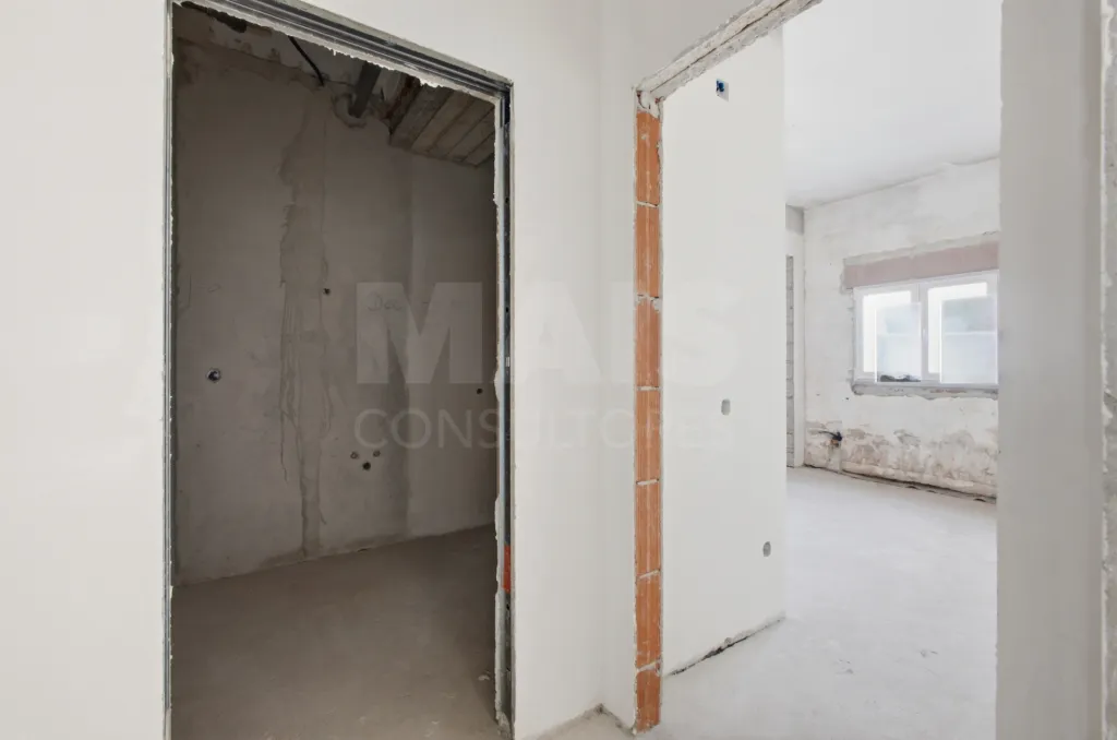 Apartamento T4 com quintal e estacionamento