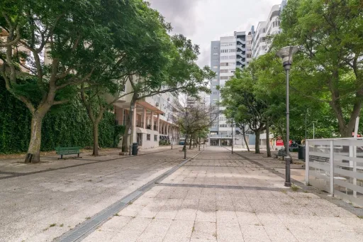Apartamento T4 nas Torres do Restelo