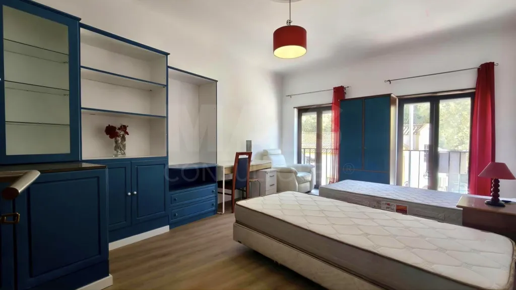 2-Bedroom Apartment with Terrace and Potential | Downtown Caldas da Rainha