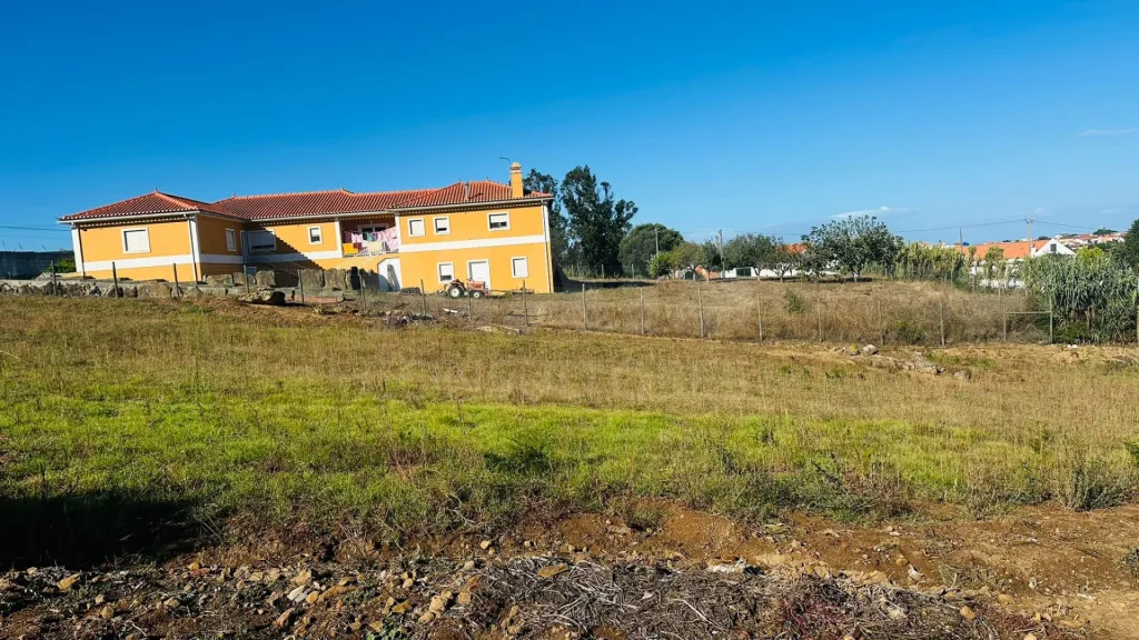 Terreno com 6.042 m² | Potencial de Construção | Santa Bárbara, Lourinhã