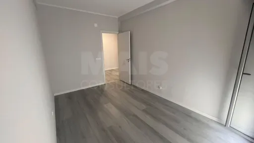 T2 Remodelado com Varanda em Oeiras