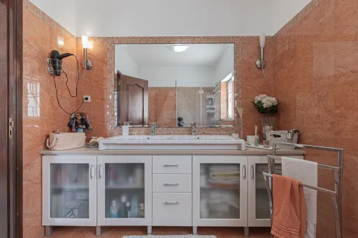 🏡✨ Moradia T4 em Alenquer com Piscina e Espaço de Convívio ao Ar Livre!