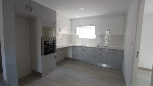 Moradia Modelar Como Nova T2 no Parque Verde