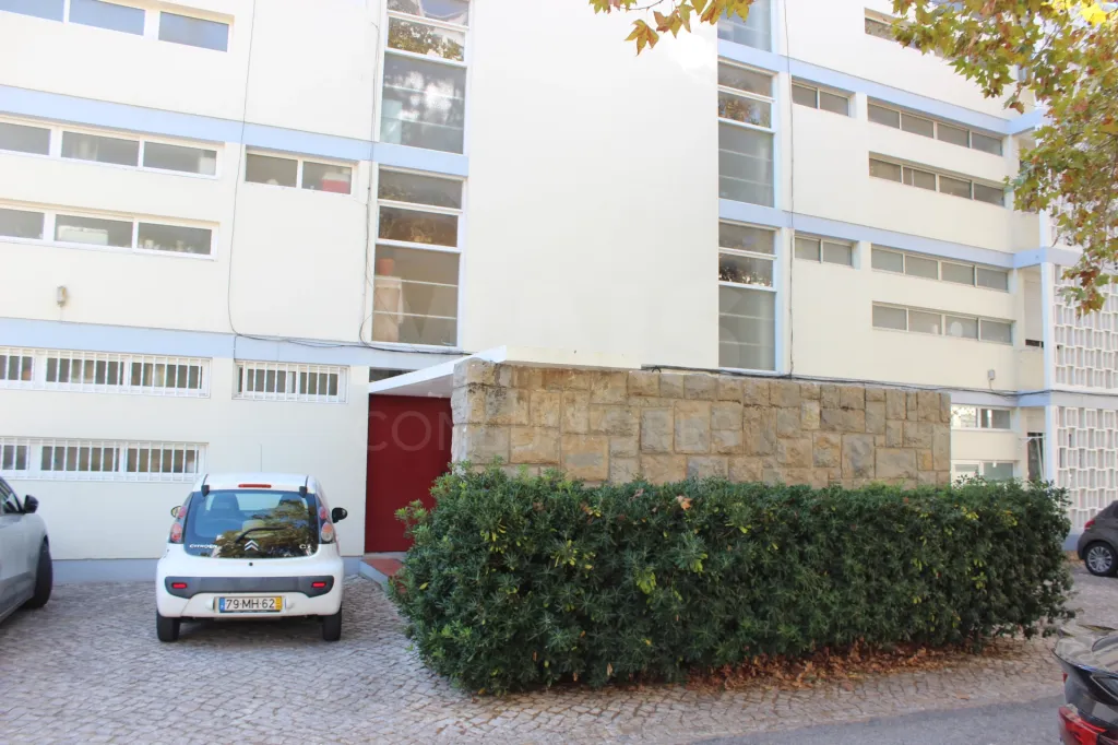 T3 remodelado na Parede: bairro tranquilo, a 10 minutos a pé da praia