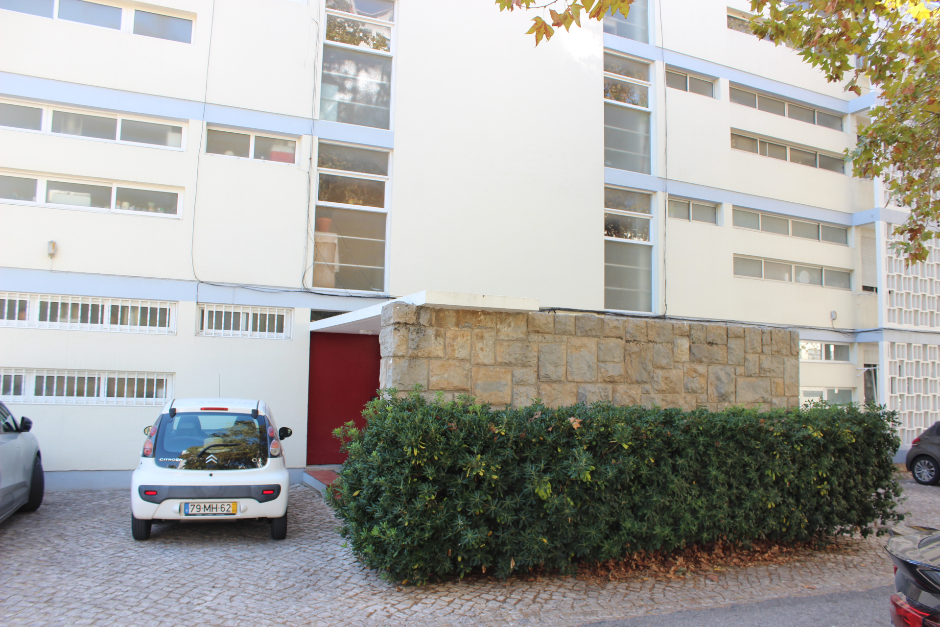 T3 remodelado na Parede: bairro tranquilo, a 10 minutos a pé da praia