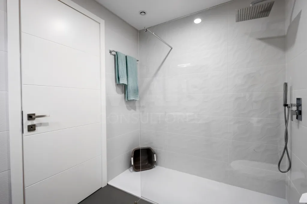 Apartamento T3 semi-novo vista mar com garagem