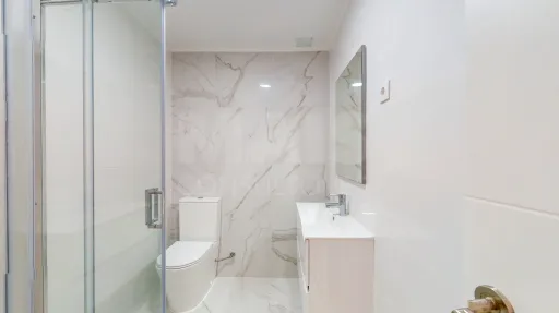 Magnificent T1+1 Refurbished -Mina - AMADORA