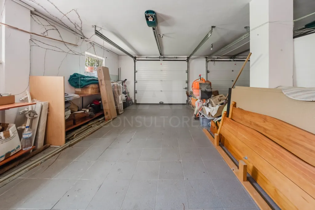 Quinta T4 C/ Garagem e mais de 13.000 m² terreno em Carvalhal, Bombarral