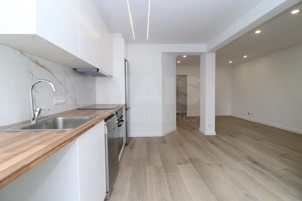 Apartamento T3 R/C Totalmente Remodelado com Logradouro em Samora Correia