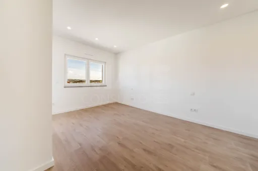 Moradia T3+1 Garagem, Logradouro e Vista Mar