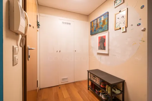 One-bedroom apartment with a terrace and garage in Linda a Velha