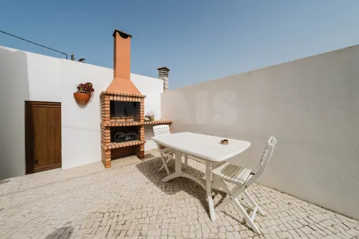 Moradia T2 transformada em T1 com charme tradicional – Serra d’El-Rei