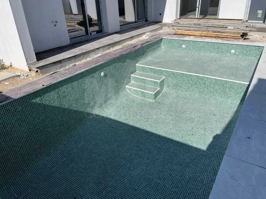 Exclusiva Moradia Térrea T3+1 com Piscina | Arquitetura Contemporânea | Excelentes Áreas