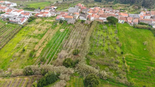 Terreno no centro da Usseira