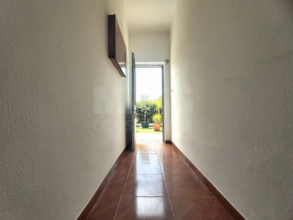 Moradia Bi Familiar inserida num lote de Terreno 1785 m2 em Canha