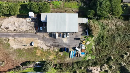 Armazém inserido em terreno de 9342m2 na Terrugem