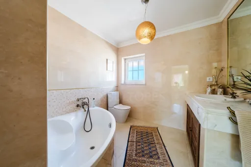 Moradia T5 em Lourinhã com Vista Mar, Piscina Aquecida e Jardim