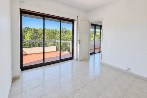 Apartamento com terraço e vista desafogada | Bairro do Pôr do Sol | Benedita