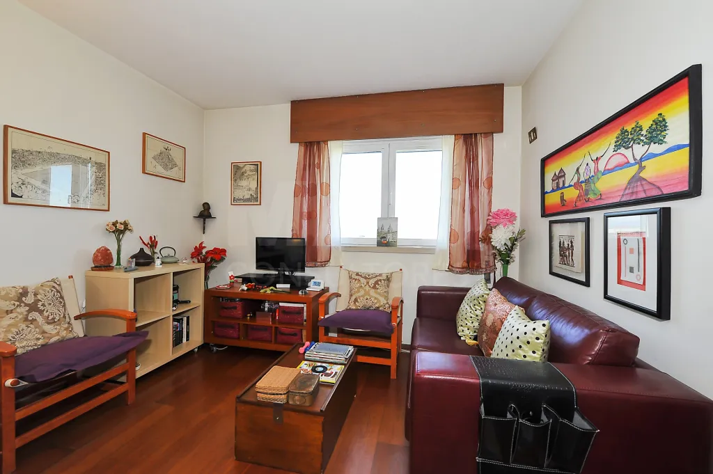 Apartamento T2 em Santo António dos Cavaleiros