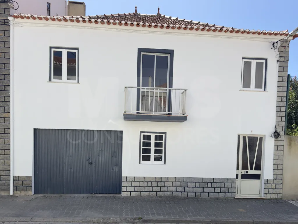 Moradia T2+1 com Garagem no Centro de Atouguia da Baleia