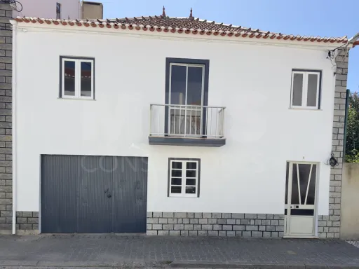 Moradia T2+1 com Garagem no Centro de Atouguia da Baleia