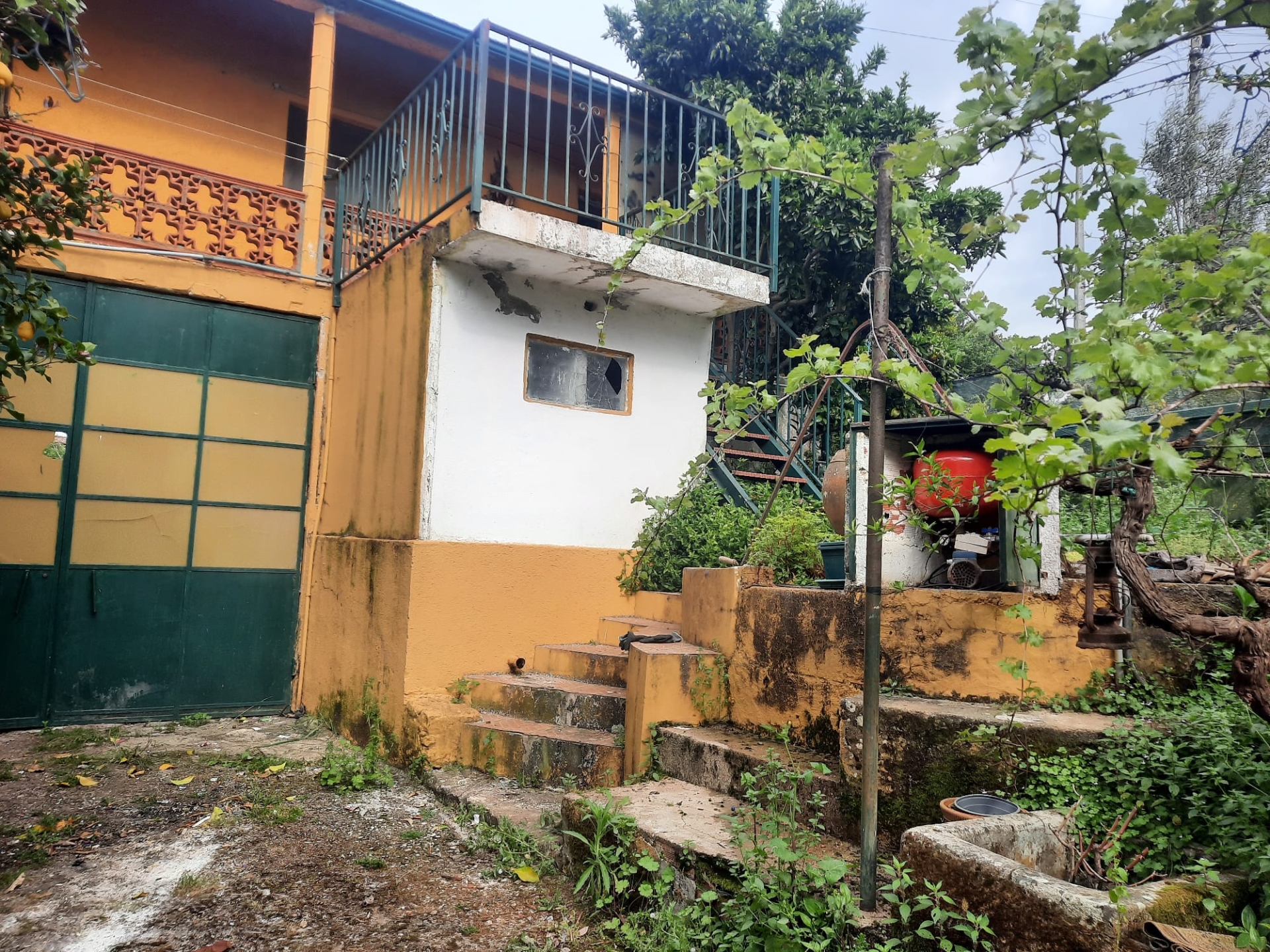 6-bedr. house with store and 4.600 m2 plot.Ferreira Zêzere- Chãos
