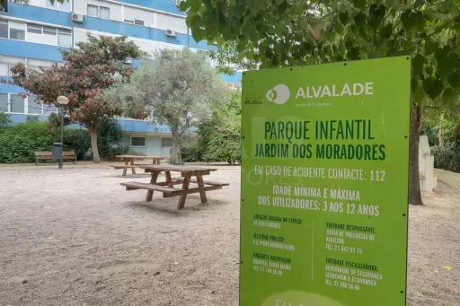 3-bedroom apartment in Alvalade, near Padre António Vieira Secondary School