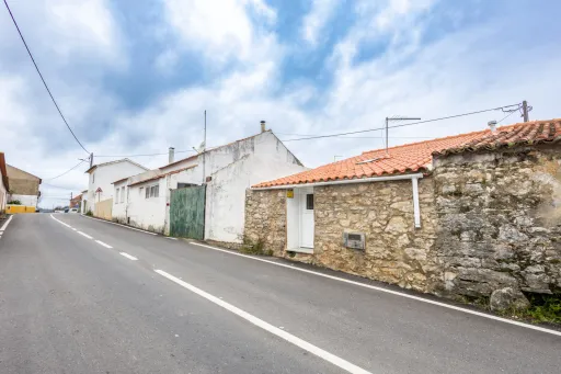 O Seu Refúgio Térreo T2 Remodelado: Conforto e Modernidade em Aljubarrota