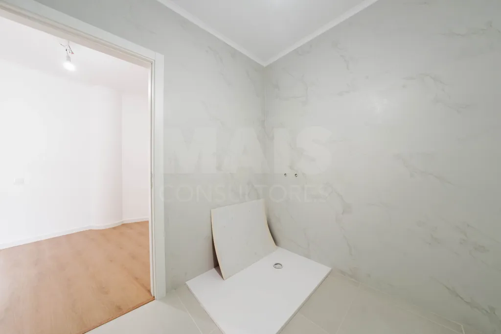 Loja de 214 m² com Potencial para Apartamento T4 ou Dois Apartamentos – Excelente Oportunidade de Investimento