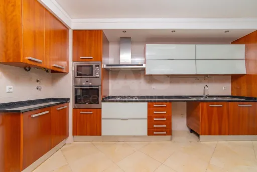 Apartamento T3 com garagem e arrecadação