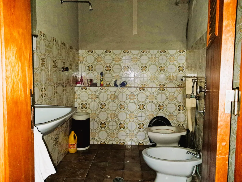 Armazém com Logradouro e Duas Entradas Principais - Centro de Castelo Branco