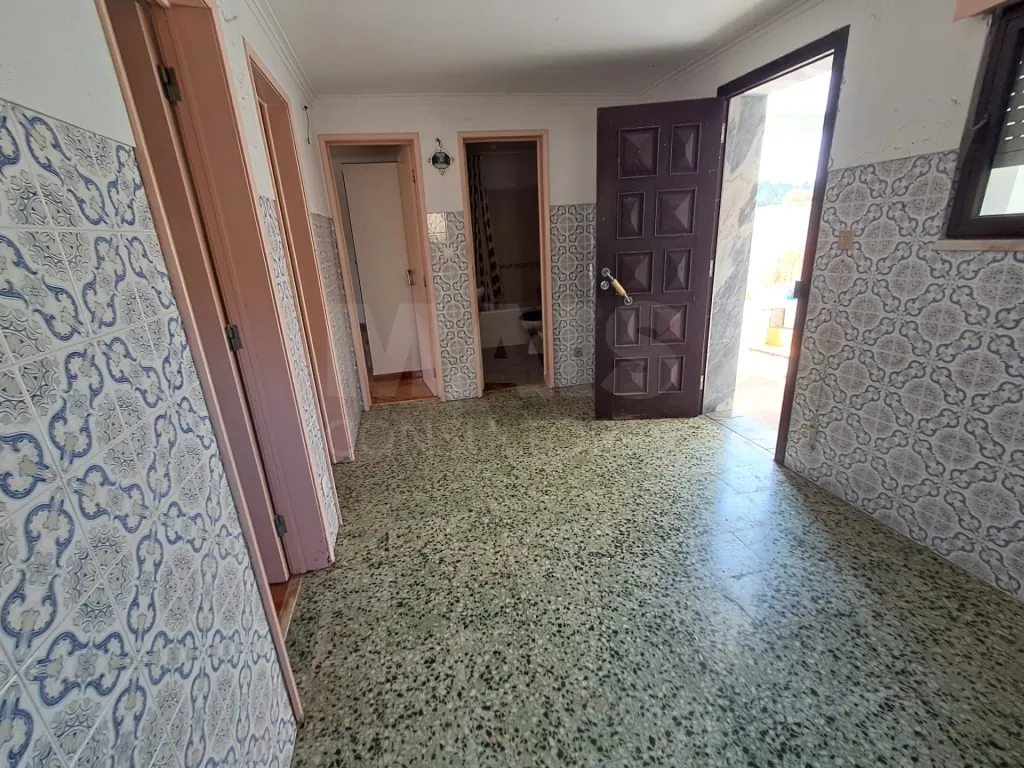 Moradia T2 c/ terreno em Salir de Matos