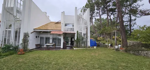 Moradia Contemporânea com terreno 700m2 em Soltroia – Próxima da Praia