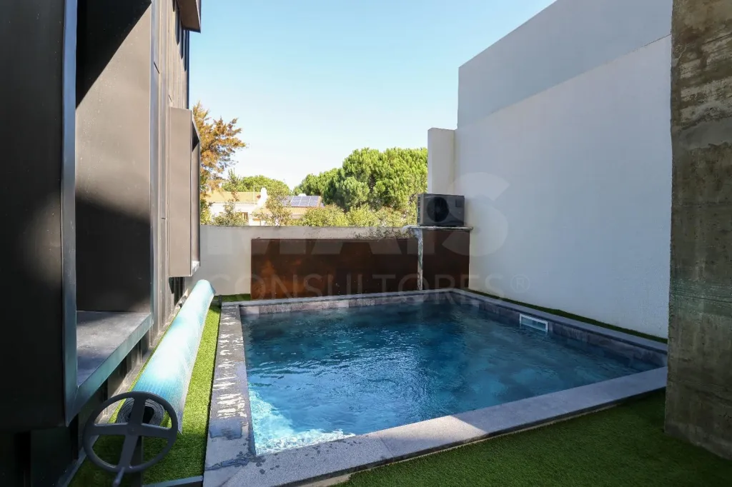 Apartamento T2 de LUXO com Piscina Privada no coração da Lourinhã