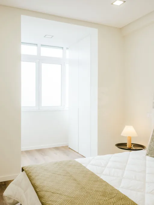 T3 Remodelado em Benfica | Varanda | Home Staging Incluído