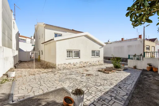 Moradia T5 com garagem de 150 m2 em Peniche