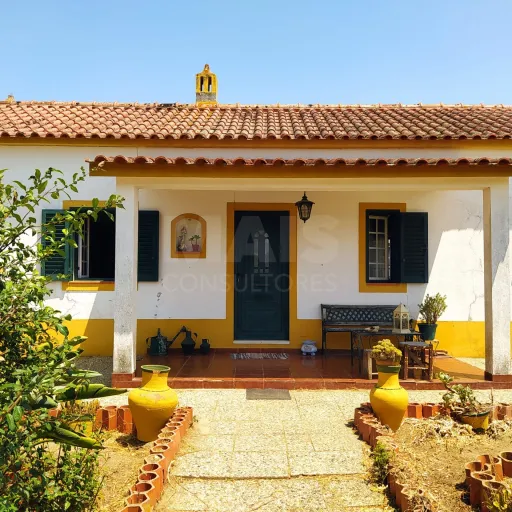 Moradia T2 com anexo de 103m2