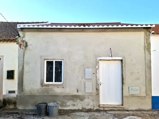 Moradia T1 + Sótão em Peral- Cadaval