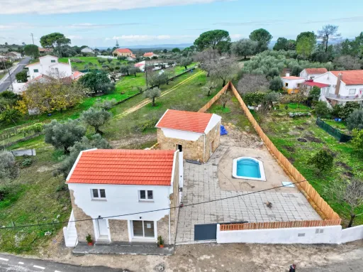 Moradia T2 + Anexo c/ T1, Logradouro e Piscina!